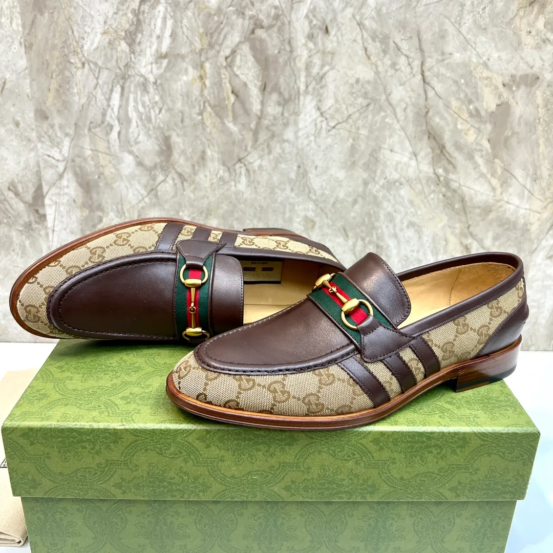 Original leather outsole P900 Brand: Co-branded Adidas｜GUCCI (Gucci) Standard code: Men's size 38–44 (45/46 can be customized) Grade: Same style as the official website Original quality Material: Original cowhide Leather lining Original leather outsole Style category: Men's fashionable casual leather shoes Distinguished big-name luxury elements top luxury Color: Actual picture